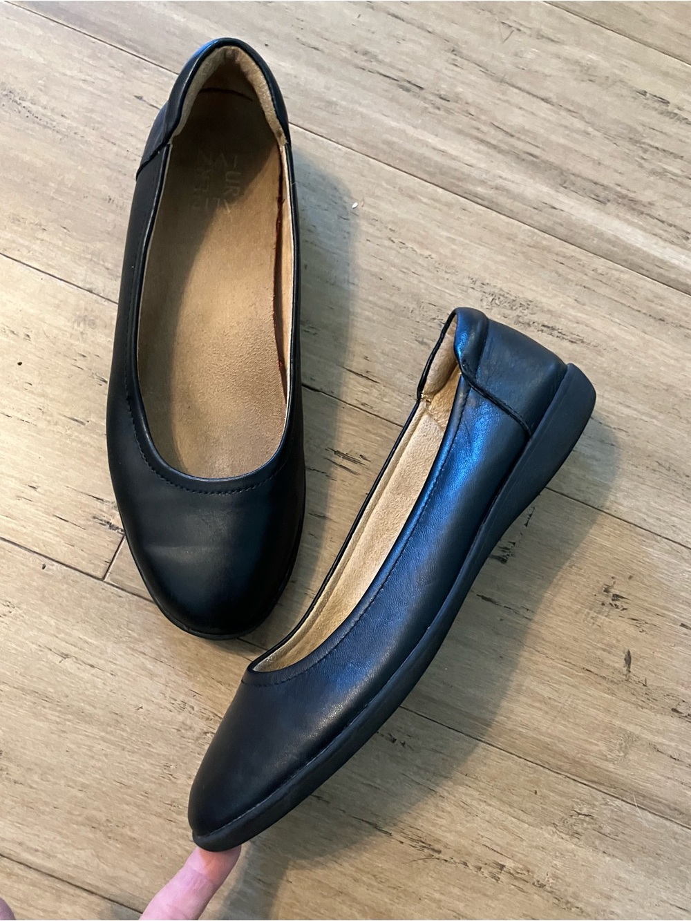 Naturalizer black ballet flat leather women’s shoes. Size 9